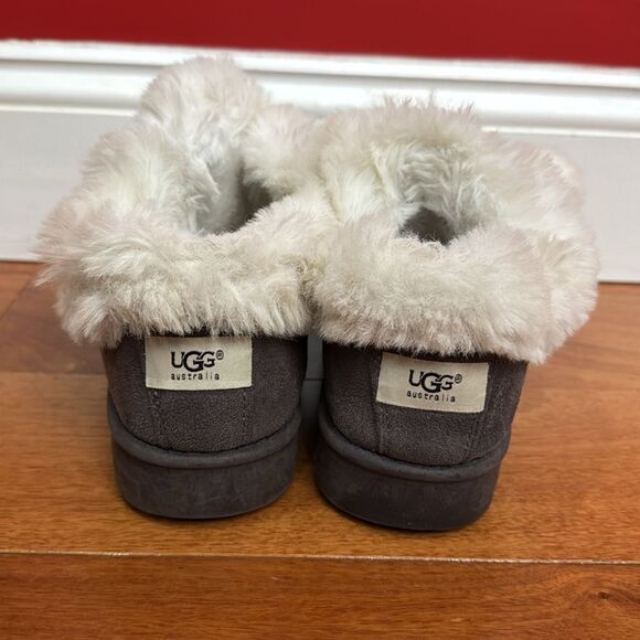 Ugg Women’s Pom Pom Suede Winter Boots size 7 - Picture 3 of 10